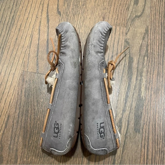 Ugg Dakota Mocassin Slipper - Picture 6 of 12